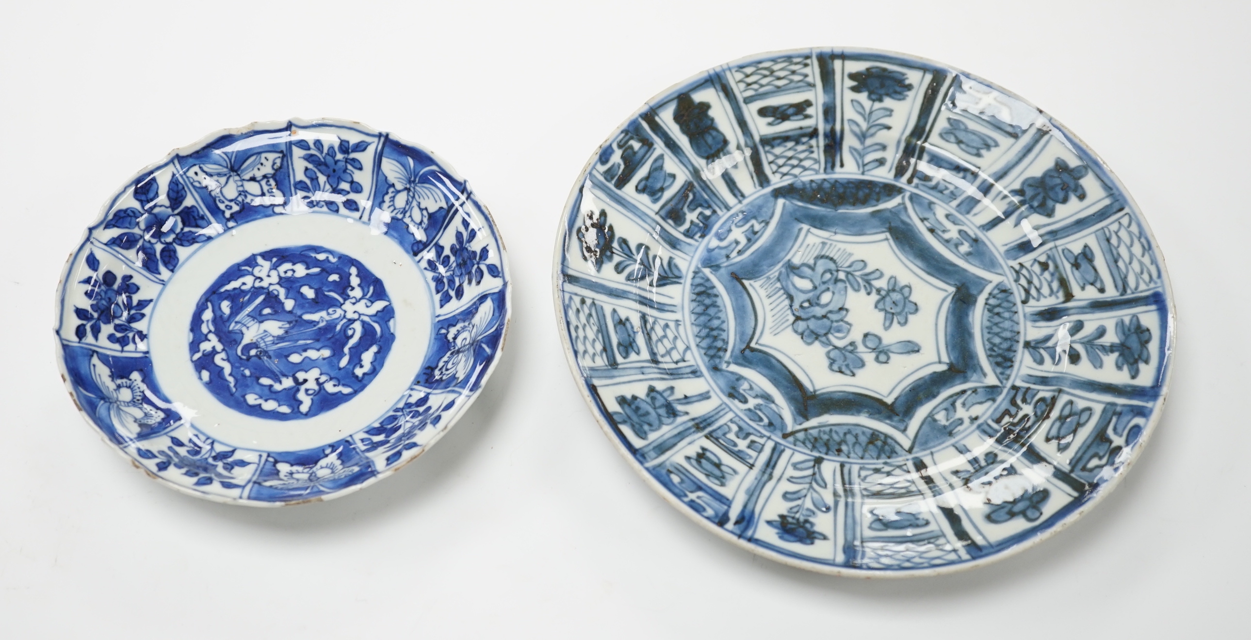 A Chinese 'Kraak porselein' blue and white plate and a Wanli blue and white saucer dish, largest 22cm diameter